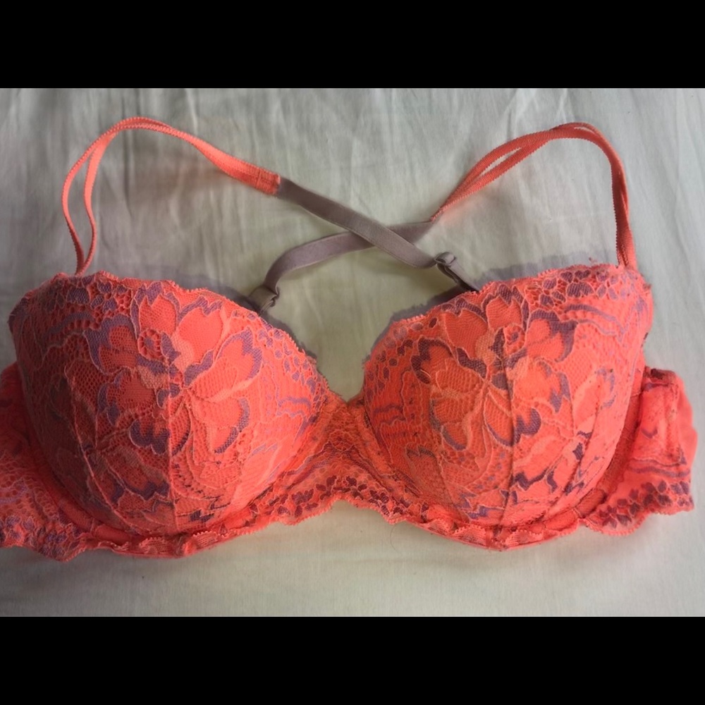🥰Alluring Victoria Secrets bra! 🥰 - Picture 4 of 5